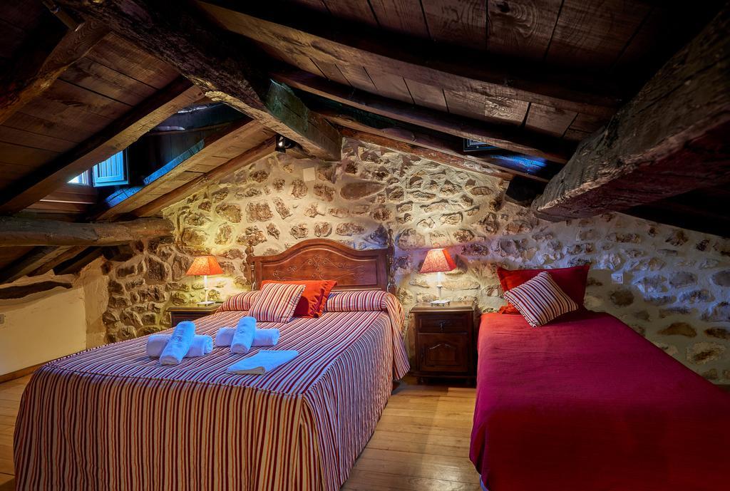Гостьовий будинок Casas Rurales La Tahona De Besnes Alles Екстер'єр фото