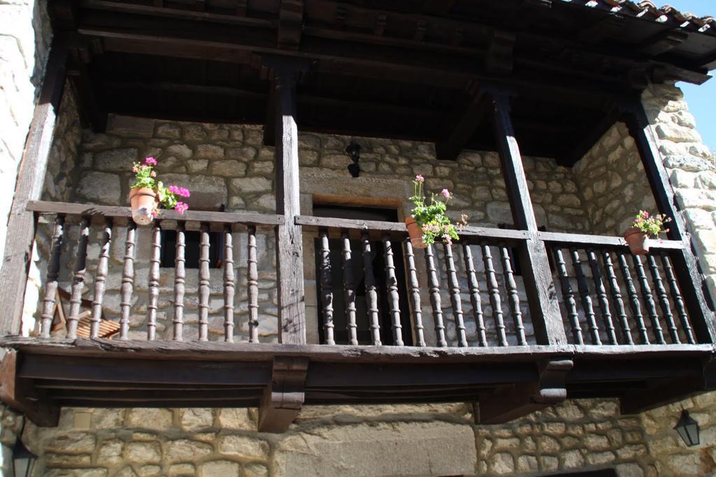 Гостьовий будинок Casas Rurales La Tahona De Besnes Alles Екстер'єр фото