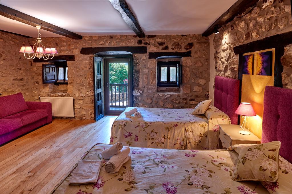 Гостьовий будинок Casas Rurales La Tahona De Besnes Alles Екстер'єр фото