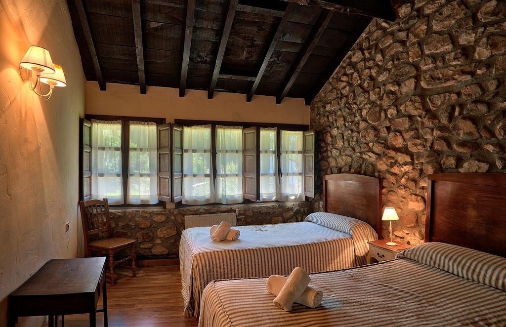 Гостьовий будинок Casas Rurales La Tahona De Besnes Alles Екстер'єр фото