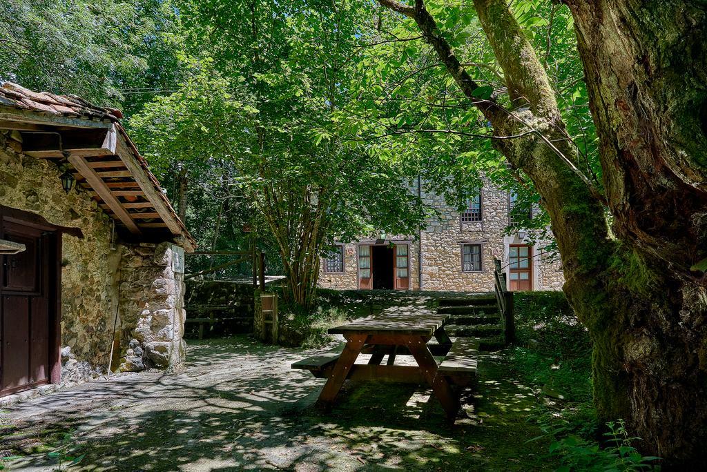 Гостьовий будинок Casas Rurales La Tahona De Besnes Alles Екстер'єр фото