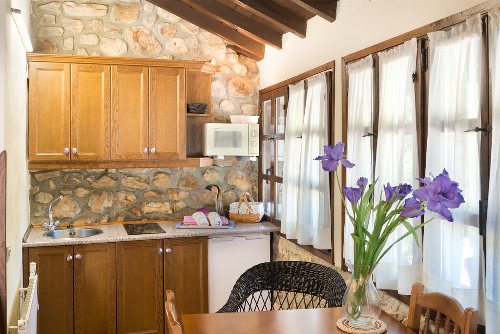 Гостьовий будинок Casas Rurales La Tahona De Besnes Alles Екстер'єр фото