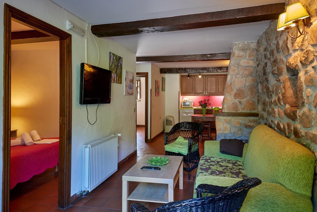 Гостьовий будинок Casas Rurales La Tahona De Besnes Alles Екстер'єр фото