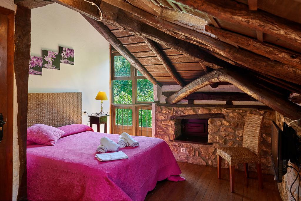 Гостьовий будинок Casas Rurales La Tahona De Besnes Alles Екстер'єр фото