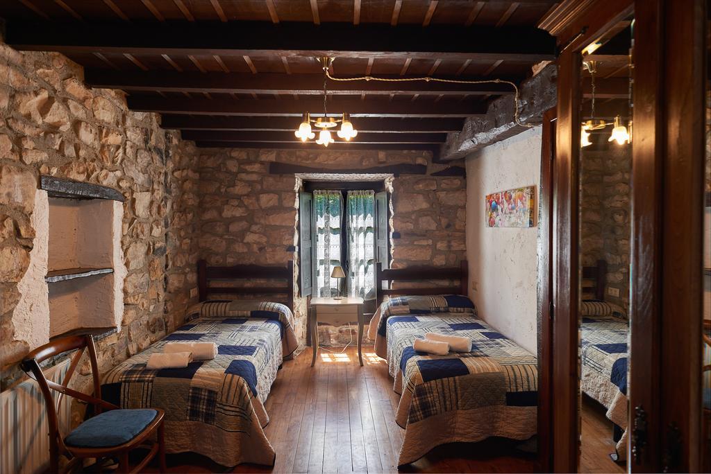 Гостьовий будинок Casas Rurales La Tahona De Besnes Alles Екстер'єр фото