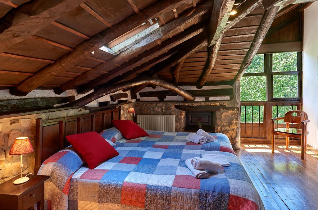 Гостьовий будинок Casas Rurales La Tahona De Besnes Alles Екстер'єр фото