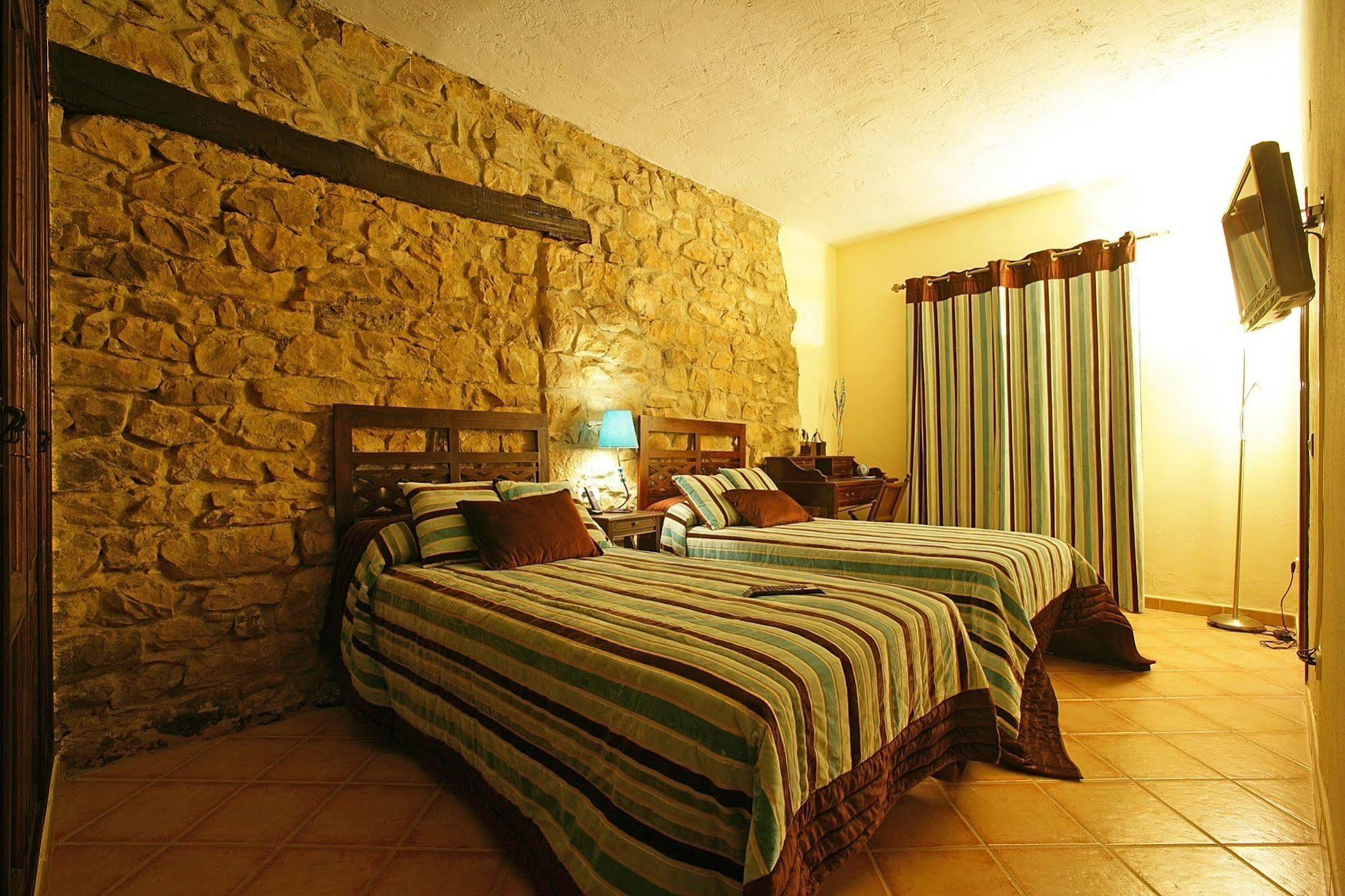 Гостьовий будинок Casas Rurales La Tahona De Besnes Alles Екстер'єр фото
