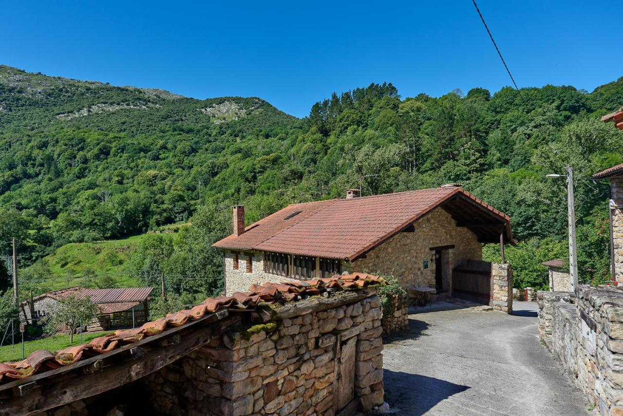 Гостьовий будинок Casas Rurales La Tahona De Besnes Alles Екстер'єр фото